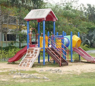 Etwas verwaister Kinderspielplatz