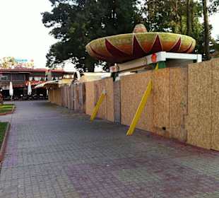 Geisterstadt: Strandpromenade Anfang Oktober