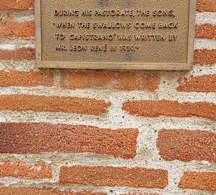 Jährliche Rückkehr der Schwalben 