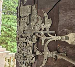 Massives Eingangstor