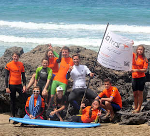 LA MAR Surf School – Happy Students in La Pared
