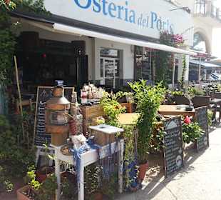 Restaurants am Hafen, wo die Promenade beginnt