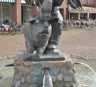 Ansichten des Wurstträgerbrunnens in Versmold