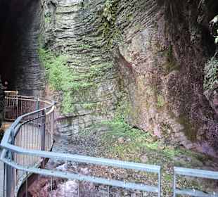 Grotta Cascata Varone
