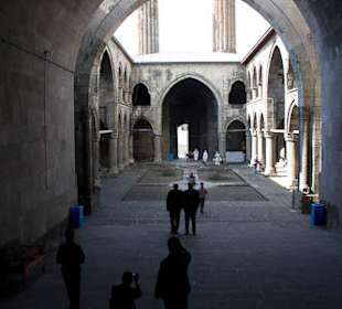 Wnętrze Çifte Minareli Medrese 