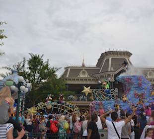 Все на парад!