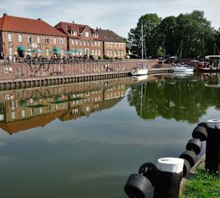 Blick über den Alten Hafen von Hooksiel