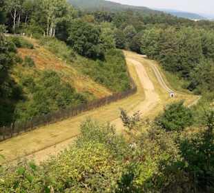 Einfach durch den Wald und unwegsames Gebiet Grenz