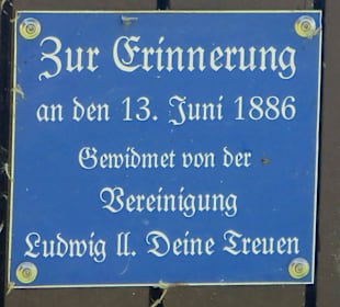 Tafel am Gedenkkreuz