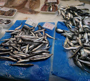 Bummel durch die Markthalle Mercat de l’Olivar