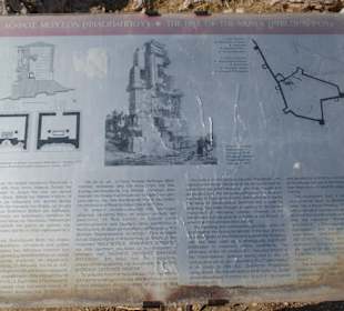 Hinweistafel über das Denkmal