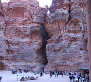 Plac przed ,,skarbcem faraona\"