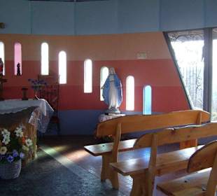 Interno della chiesetta