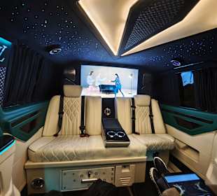 Innenraum mit Blick auf den Fernseher 