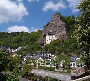 Uitzicht op de kerk gebouwd in de rots
