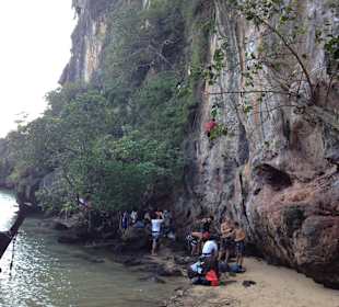 Kletterer am Felsen Railay East