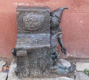 Krasnale w bankomacie