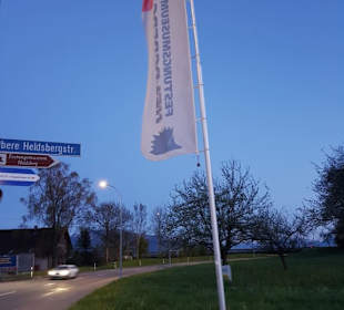 Fahne mit Logo des Festungsmuseums