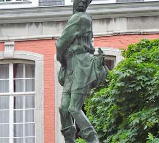 Ansichten des Hühnerdieb-Brunnens