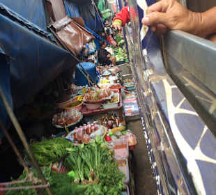 Einfahrt mit dem Zug