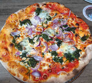 Pizza Bartolomeo im Restaurant XII Apostel