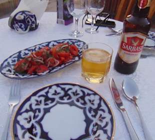 "Fresh Salad" (Tomatensalat mit Zwiebeln und Gurke