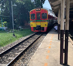Der Zug kommt.