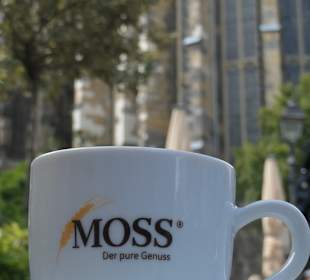 Kaffeepause auf dem Münsterplatz bei MOSS am Dom
