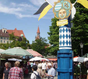 Der mächtige Stock des Maibaums