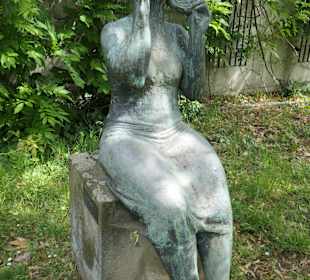 Das Sitzende Mädchen von 1958