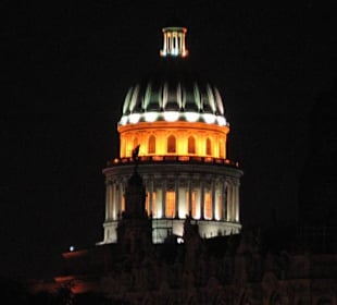 Capitolio mit Nachtbeleuchtung