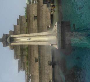 Aquaventure Park- Rutsche durchs Haifischbecken