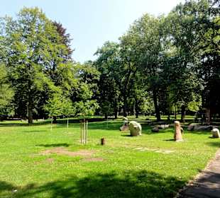 Blick über die Grabmale im Cheltenham-Park