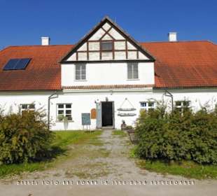 Umliegender Gastronomiebetrieb mit Tafel
