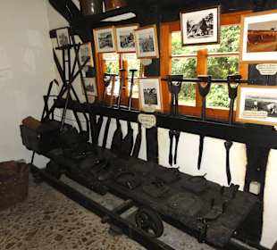 Rundgang durch das Torfschiffwerft-Museum