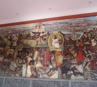 Фрески Диего Риверы в национальном дворце