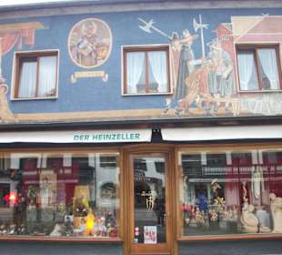 Schnitzkunst und Malerei.