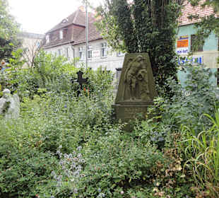 Przykościelny cmentarz