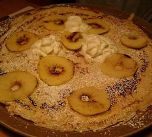 Pfannkuchen mit Apfel-Zimt und Sahne