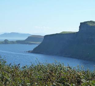Klippen auf der rechten Seite