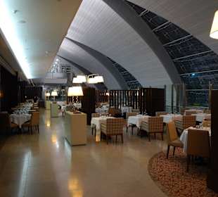 Emirates First Class Lounge, A 380 Hub
