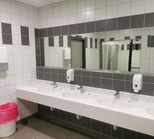 Toiletten im Untergeschoss