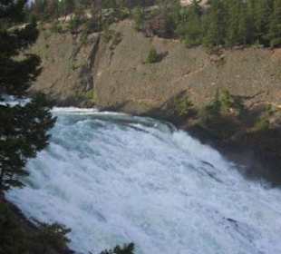 Bow Falls: vom Südufer des Bow Rivers