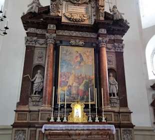 Altar im Querhaus