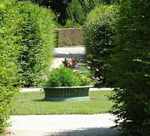 Unterwegs im Rokoko-Hofgarten