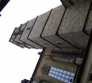 Linke Seite der Kirche