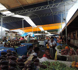 Auf dem Markt von Suva