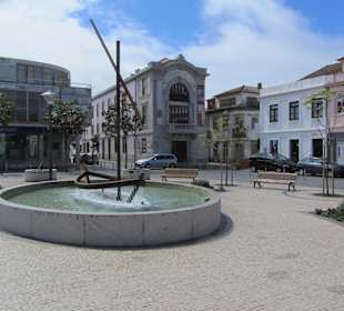 Springbrunnen und Museum