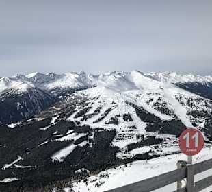 Blick vom Aineck auf die Pisten am Tschaneck