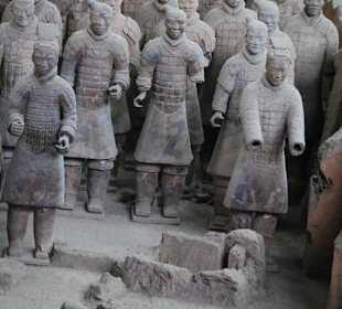 Die Bogenschützen im Vordergrund